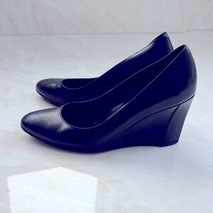 TODS Elegant Black Wedge Pumps
